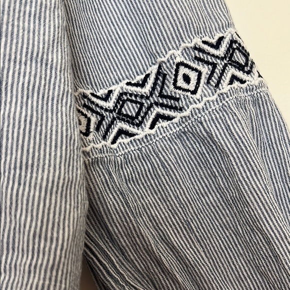 Abercrombie & Fitch Embroidered Blue Women's Top - Picture 6 of 10